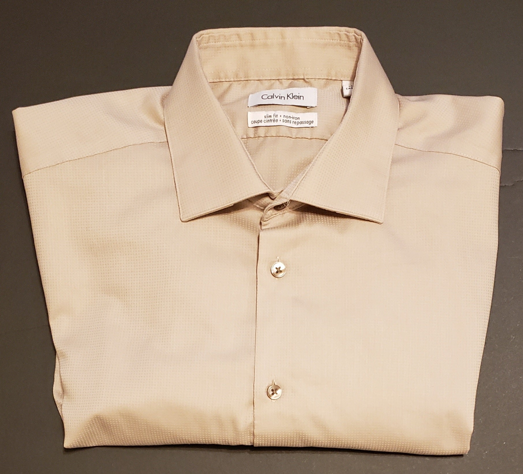 Calvin Klein Men's Long Sleeve Dress Shirt (16 1/2-34/35) Calvin Klein Men's Long Sleeve Dress Shirt (16 1/2-34/35)