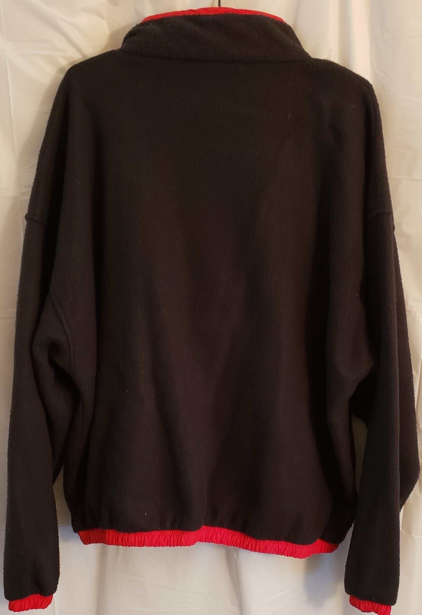 BLACK SWEATER WITH CHICAGO BULLS LOGO