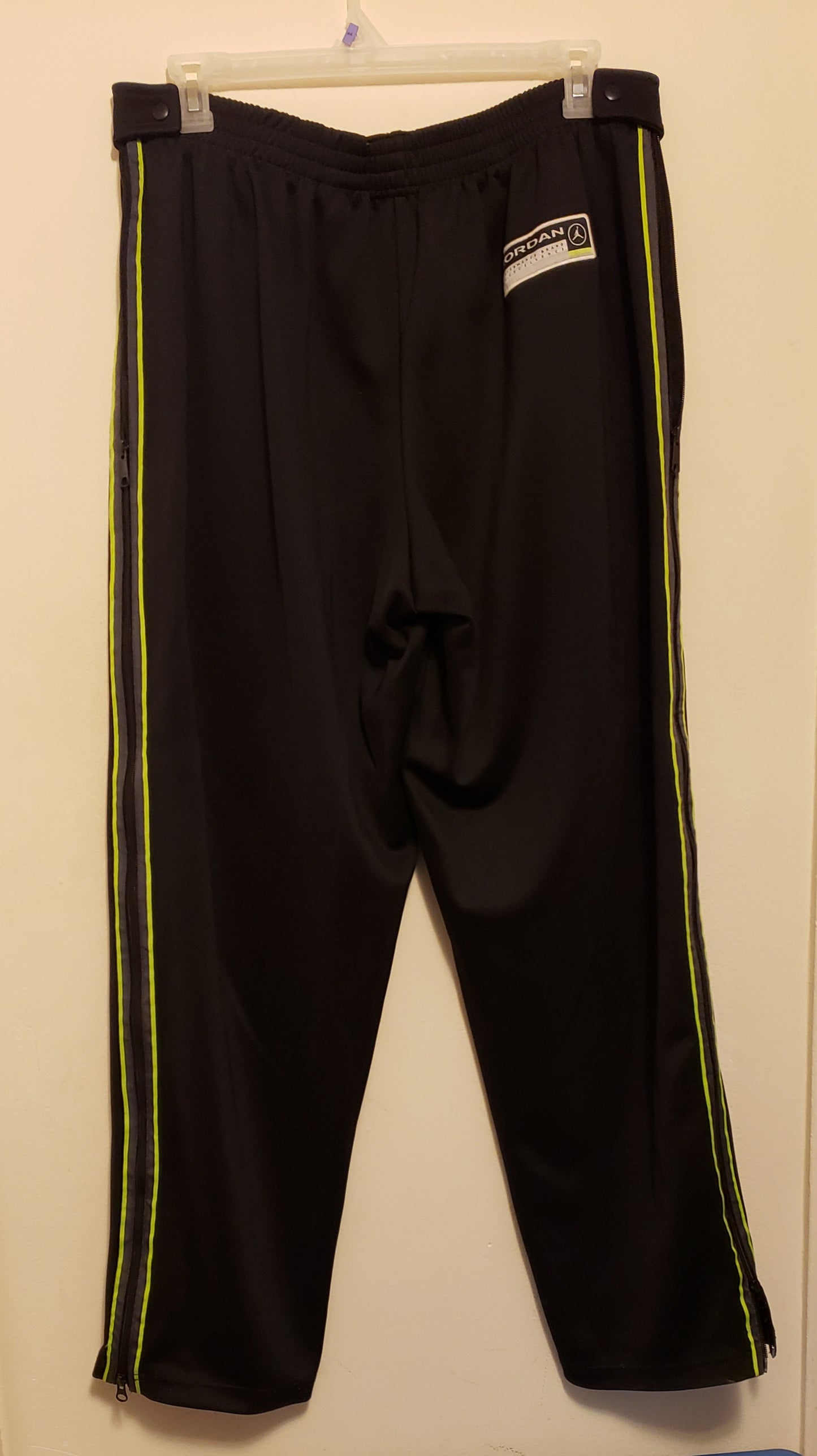 Michael Jordan Vintage Basketball 2 Piece Track Suit Warm Up (XXL-TTG)