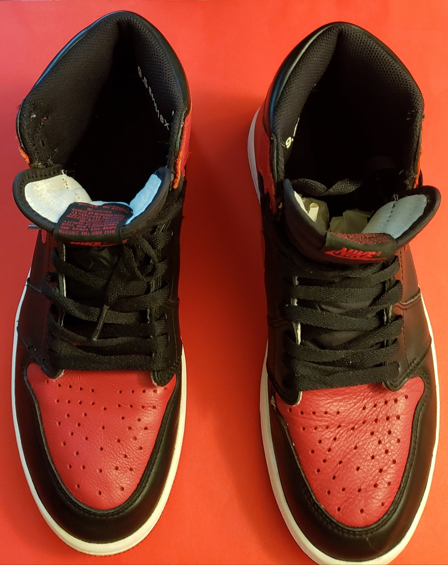 Air Jordan Retro 1 Bred Sneakers (VINTAGE-RARE)