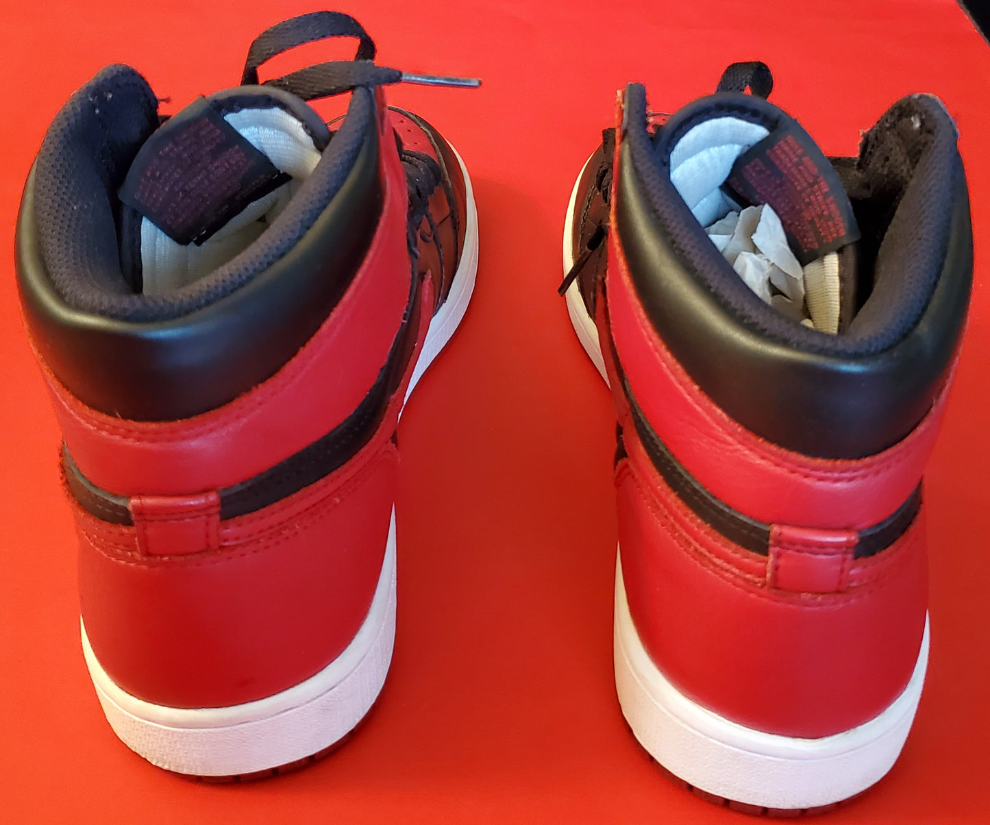 Air Jordan Retro 1 Bred Sneakers (VINTAGE-RARE)