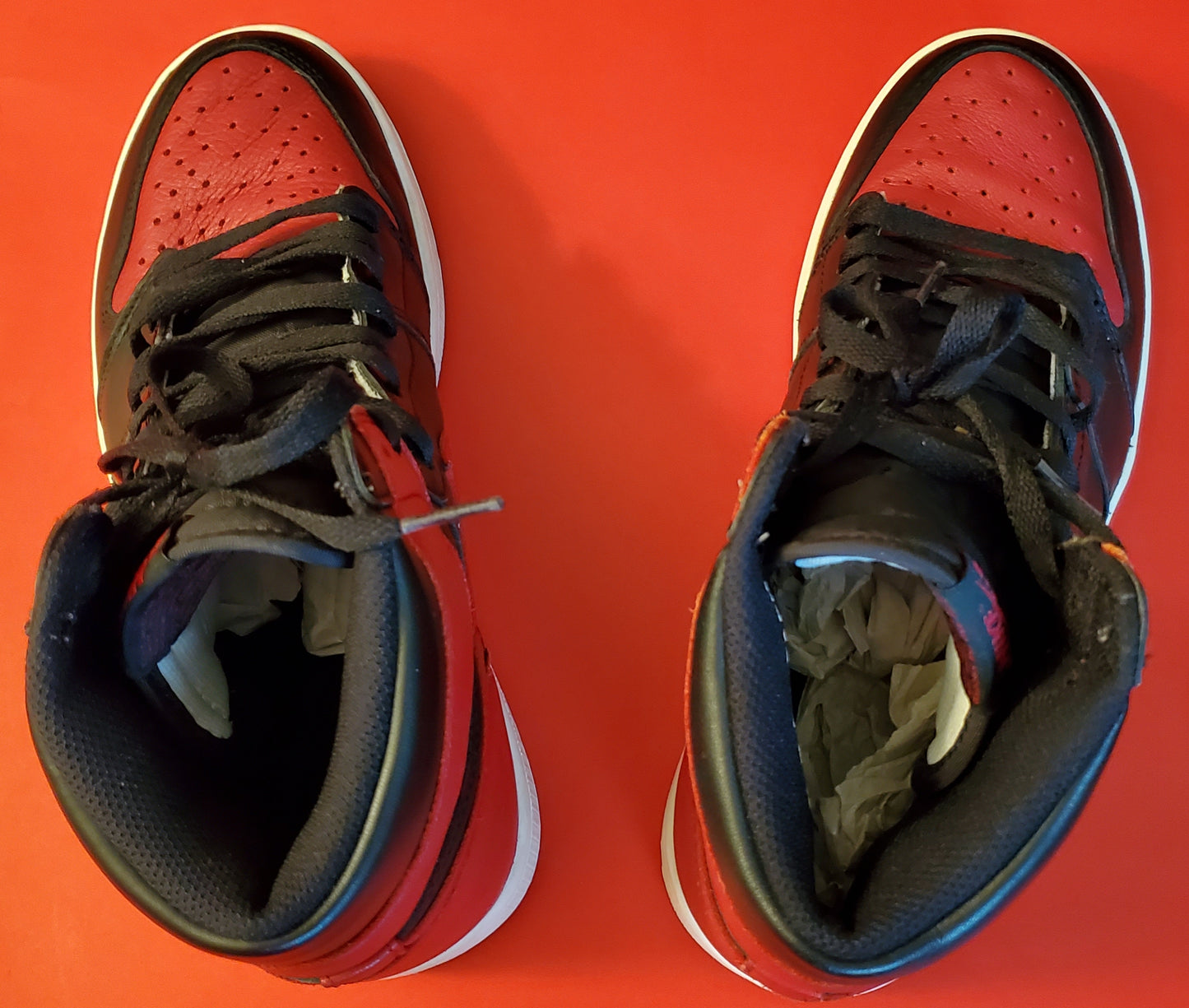 Air Jordan Retro 1 Bred Sneakers (VINTAGE-RARE)