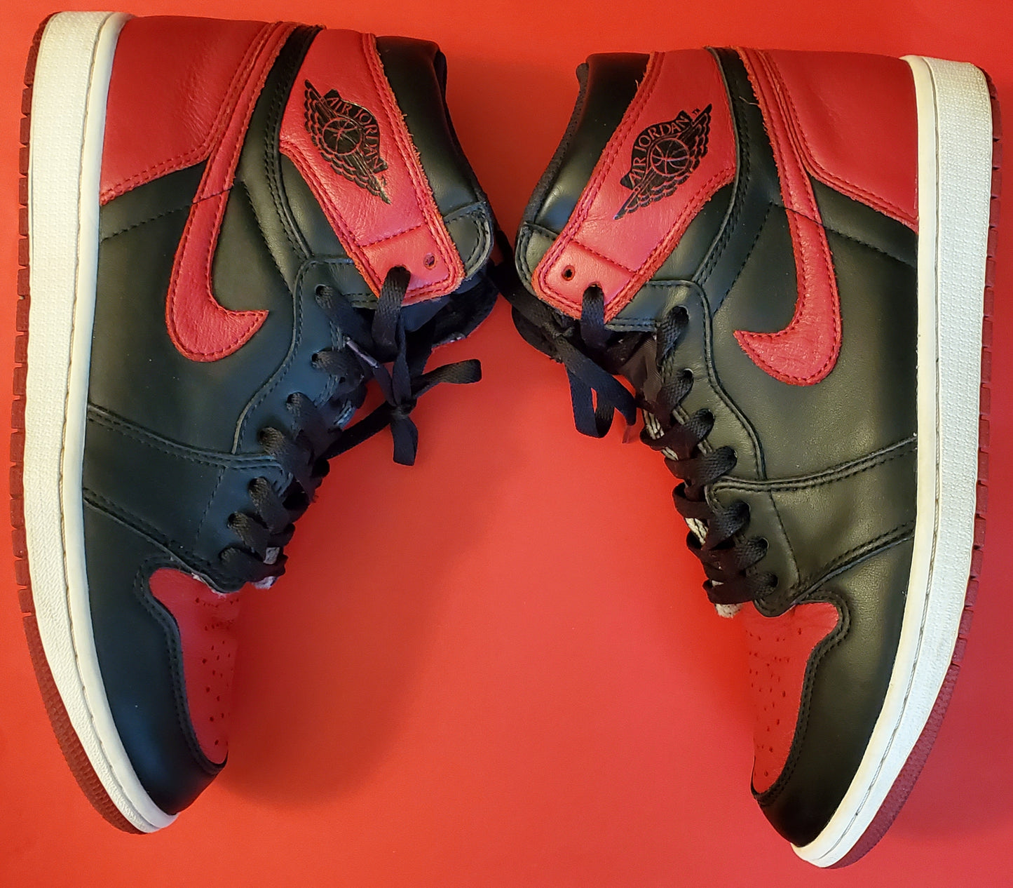 Air Jordan Retro 1 Bred Sneakers (VINTAGE-RARE)