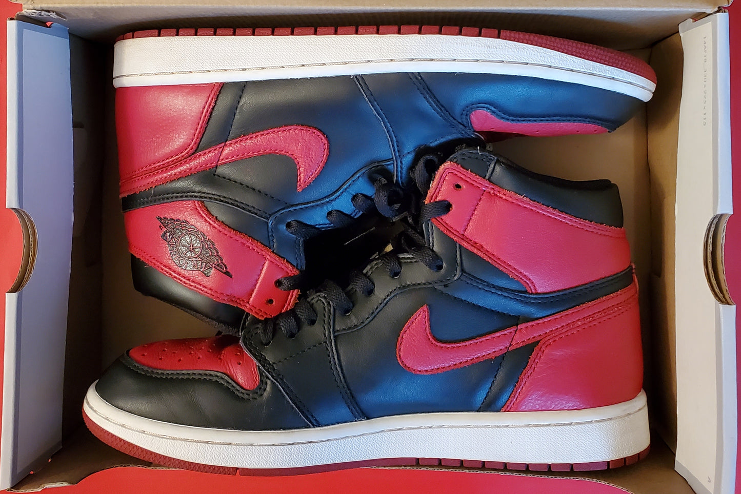 Air Jordan Retro 1 Bred Sneakers (VINTAGE-RARE)
