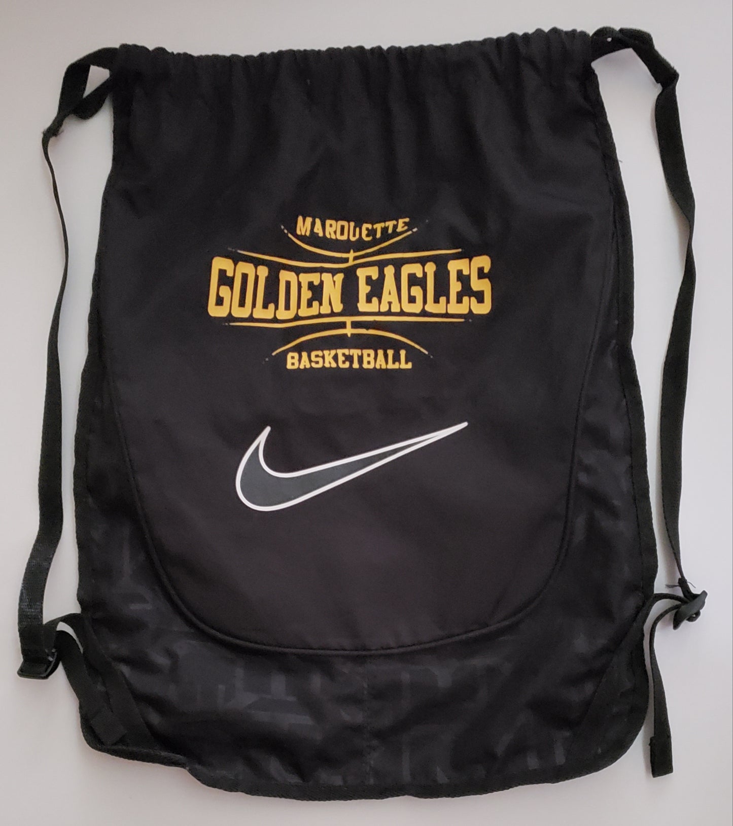 Nike Carry Sack w/Marquette Golden Eagles Basketball Logo