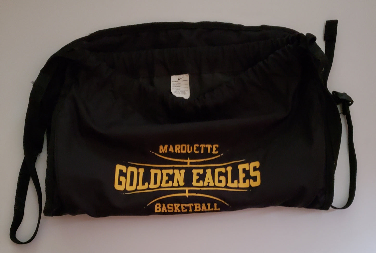 Nike Carry Sack w/Marquette Golden Eagles Basketball Logo