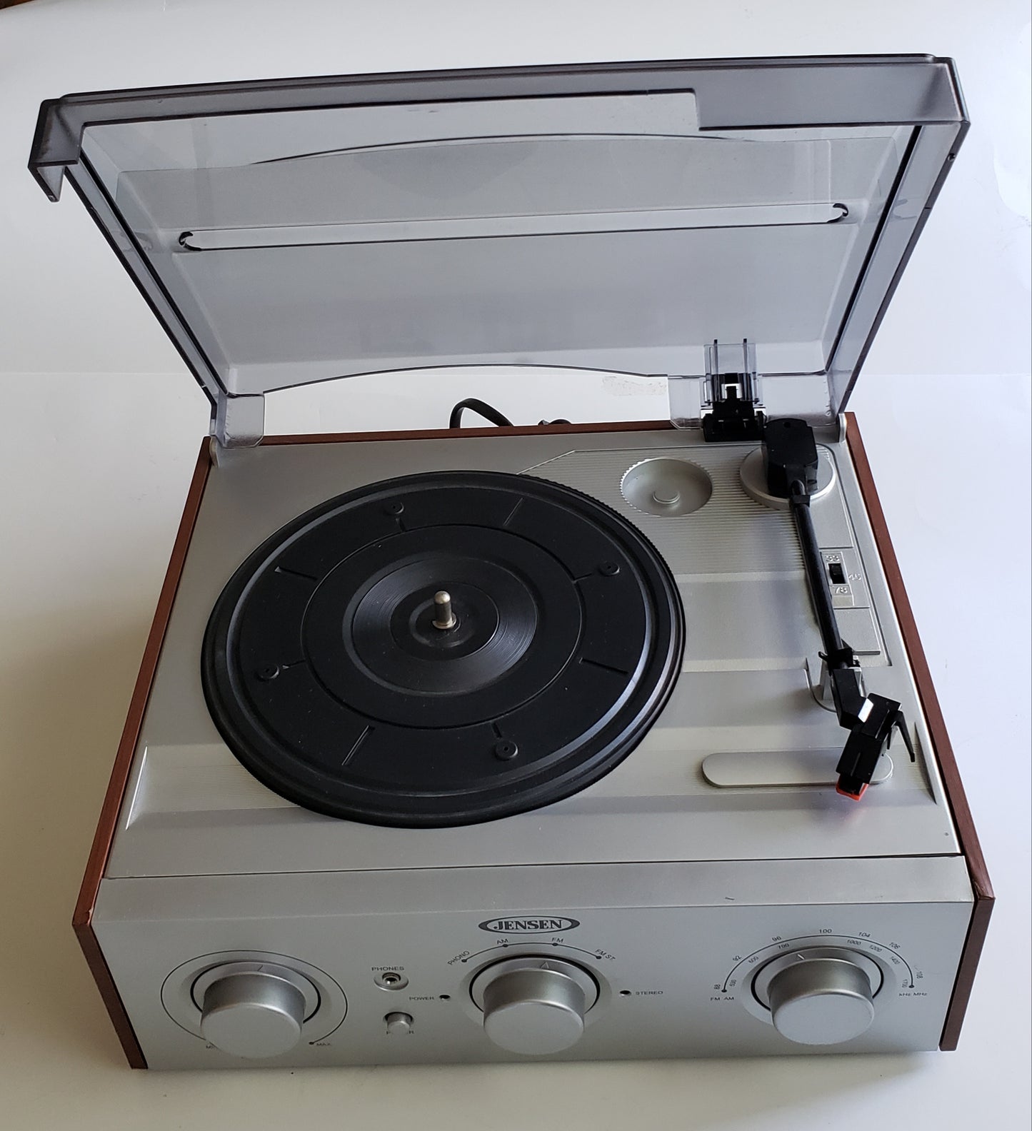 Jensen 3-Speed Stereo Turntable with AM/FM Stereo Radio