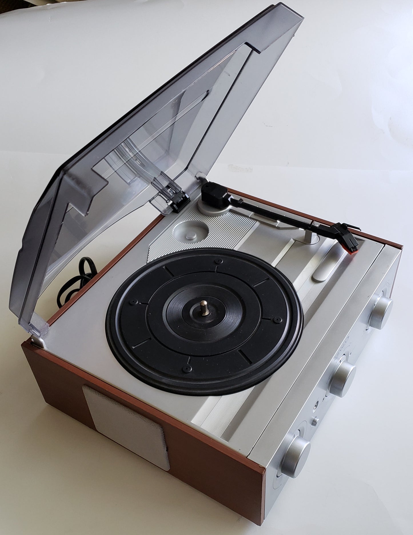 Jensen 3-Speed Stereo Turntable with AM/FM Stereo Radio